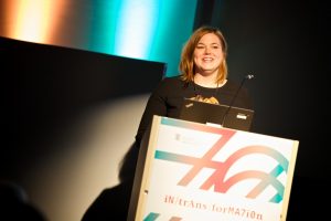 Katharina Fegebank, 2. Bürgermeisterin und Wissenschaftssenatorin gratulierte dem Department Information zum runden Geburtstag.